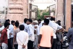 बाड़मेर में हॉस्टल का खौफनाक सच, नींद में टॉयलेट करने पर बच्चों को गर्म सरिए से
दागा, खून से लथपथ भागे बच्चे - image