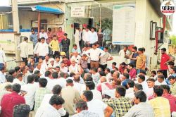 Balotra: हाथ में फ्रैक्चर इलाज कराने गए युवक की मौत, परिजनों ने शव बर्फ पर रखकर
जताया आक्रोश, MP बेनीवाल रहे साथ - image