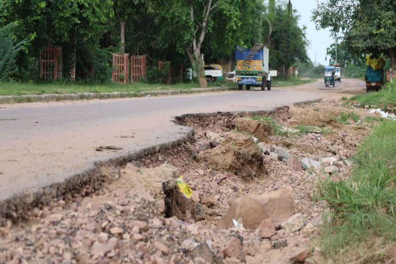 मचकुंड मेला: लाखों की संख्या में आएंगे श्रद्धालु, सडक़ खस्ता और पसरा अंधेरा Machkund Mela: Lakhs of devotees will come, roads are bad and darkness prevails