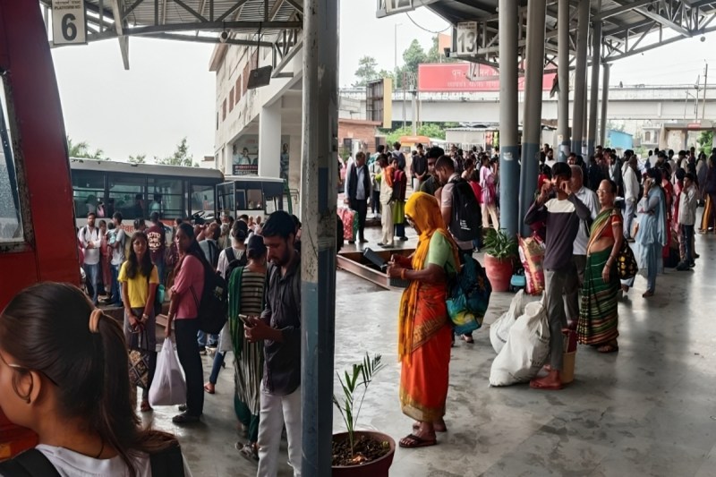 रक्षाबंधन पर बसों का अकाल: यात्रियों की लंबी कतारें फोटो सोर्स : Patrika