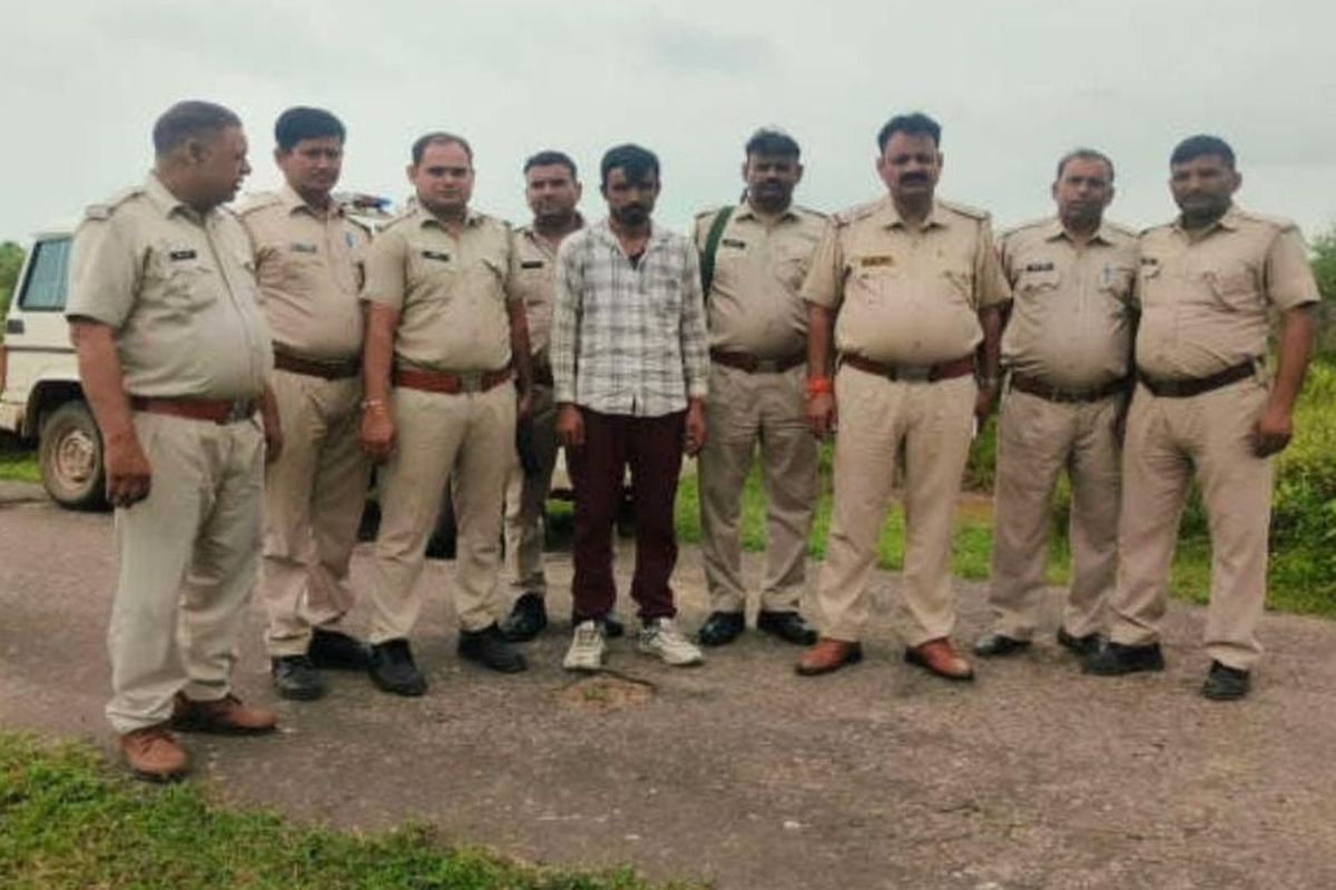 बीस हजार का इनामी बदमाश बंटी गुर्जर गिरफ्तार Twenty thousand rupees bounty criminal Bunty Gurjar arrested