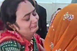 सोशल मीडिया पर वीडियो देख पहचान… 17 साल बाद मां से मिली बेटी, निकल पड़े खुशी के
आसूं, देखें वीडियो - image