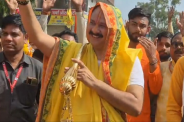 Pandit Pradeep Mishra nephew sameer shukla misbehaved with media person Kubereshwar Dham Kanwar Yatra