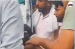 UP News : शाकम्भरी देवी जा रहे गाजियाबाद के परिवार की कार युवक को रौंदते हुए
पेड़ से टकराई, एक की मौत कई घायल - image