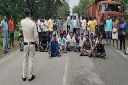 CG Road Accident: भाई को राखी बांधने जा रही महिला का उजड़ गया सुहाग, पति को ट्रक
ने कुचला, मासूम बेटा समेत खुद गंभीर - image