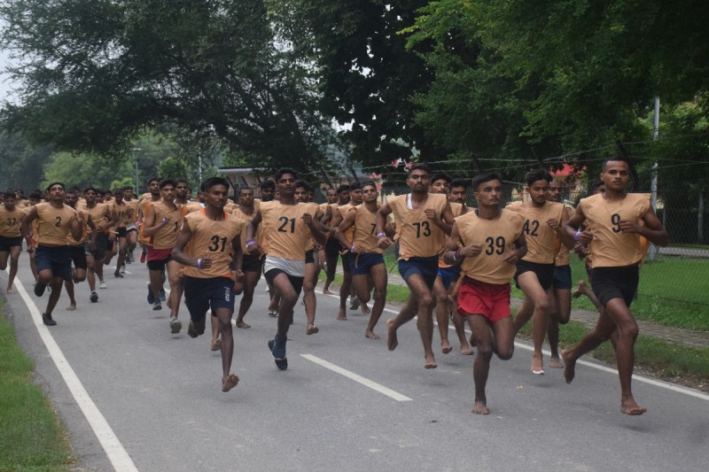 अयोध्या डोगरा रेजिमेंटल ग्राउंड में उमड़ा जोश, शारीरिक फिटनेस से लेकर दस्तावेज सत्यापन तक हुआ परीक्षण फोटो सोर्स : Patrika