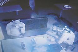 Kota: तस्कर के साथ मजे से शराब पीता दिखा कांस्टेबल, पुलिस महकमे में मचा हड़कंप,
SP ने किया सस्पेंड - image