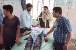 तिरंगा रैली में हादसा… सांड़ों ने कई बच्चों को कुचला, किसी के सिर पर लगी तो कई
के टूटे हाथ-पांव - image