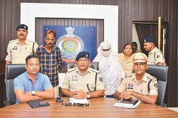 Crime News: अंधे कत्ल की गुत्थी सुलझी! पत्नी ने प्रेमी के हाथों कराई पति की
हत्या, पहले पिलाई शराब फिर… - image