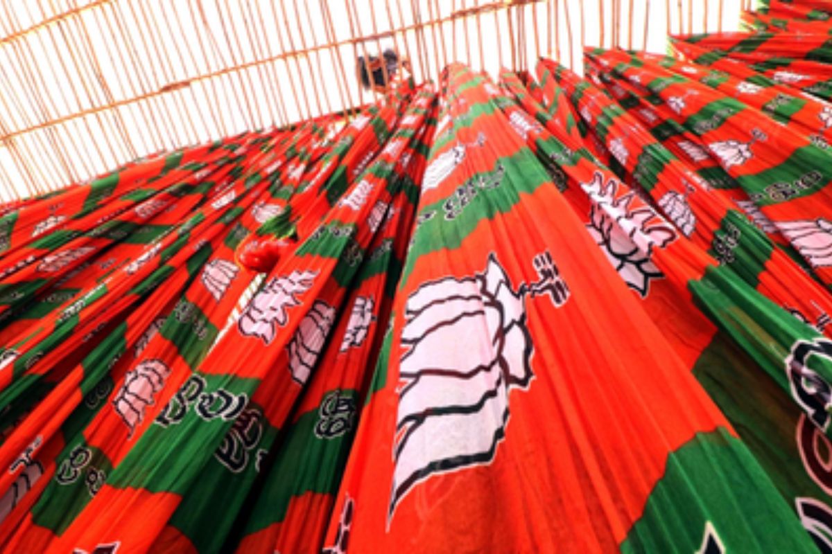 UP BJP caste politics, Uttar Pradesh panchayat elections 2025, BJP caste-based meetings, Thakur MLA meeting BJP, Kurmi Patel meeting BJP, Lodhi community strength BJP, Avanti Bai Lodhi Jayanti BJP, Sardar Patel intellectual forum BJP, Akhilesh Yadav BJP attack, Congress on BJP caste politics, UP BJP caste polarization, BJP upper caste image, PDA vs BJP 2027