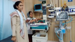 Churu : मां मरी तो नवजात को पालना गृह छोड़ गया पिता, ममता जागी तो अगले दिन वापस
लेने पहुंचा - image