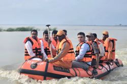 बलिया में बाढ़ पीड़ितों के बीच पहुंचे मंत्री दानिश आजाद अंसारी, हर संभव मदद का
भरोसा - image