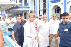 CM भजनलाल शर्मा पहुंचे जोधपुर, एयरपोर्ट पर भड़के विधायक सियोल, जोगाराम पटेल ने
संभाली स्थिति - image