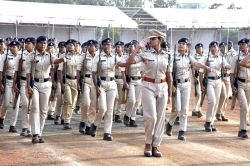 भोपाल,प्रदेश का सबसे बडा समारोह लाल परेड ग्राउंड पर , सीएम रहेंगे कार्यक्रम के
मुख्य अतिथि ।15 अगस्त स्वतंत्रता दिवस की परेड रिहर्सल की तैयारी में जुटे जवान।
लाल परेड ग्राउंड को तिरंगे के कलर में सजाया गया है । बारिश के बीच परेड सलामी की
विशेष तैयारी । दर्शकों के लिए परेड ग्राउंड के आसपास लगाए है वाटर फ्रूफ डोम ।
फोटो सुभाष ठाकुर - image