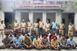 Rajasthan: राजस्थान में 203 पुलिसकर्मियों ने 220 ठिकानों पर की ताबड़तोड़
छापेमारी, अपराधियों में मच गई खलबली - image