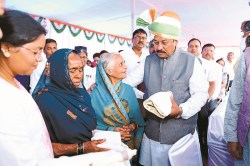 Independence Day 2025: सांसद बघेल ने किया ध्वजारोहण, शहीदों व मीसा बंदियों के
परिजनों को किया सम्मानित - image