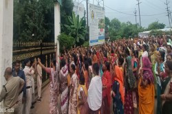 CG Protest: नियमितीकरण की मांग लेकर आंगनबाड़ी कार्यकर्ता व सहायिकाओं का प्रदर्शन,
घेरा कलेक्ट्रेट - image
