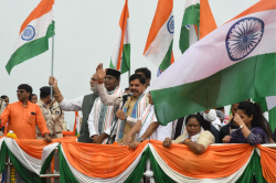 ये देश है वीर-जवानों का… सीएम मोहन ने गाया देशभक्ति गीत, नौका तिरंगा यात्रा में
की बड़ी घोषणा - image