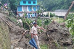 हर्षिल घाटी में नदियां उफान पर, सेना का अस्थायी पुल बहा; 5 जिलों में ऑरेंज अलर्ट - image
