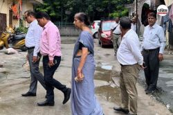 नोएडा सेक्टर-31 में छत गिरने से मचा हड़कंप, प्रशासन ने जर्जर भवनों को खाली करने
का दिया सुझाव - image