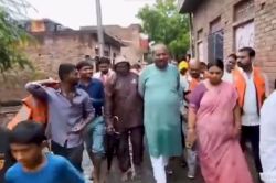 ‘गंगा मैया गंगा पुत्रों का पैर धुलने आती हैं, आदमी सीधे स्वर्ग जाता है’… बाढ़
पीड़ितों से बोले मंत्री संजय निषाद - image