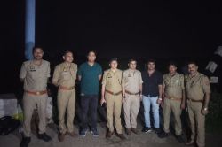मथुरा पुलिस ने ‘कच्छा-बनियान’ गैंग का किया पर्दाफाश, मुठभेड़ के बाद चार आरोपी
गिरफ्तार, तीन घायल - image