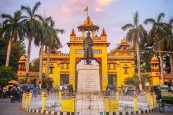 BHU के प्रोफेसर ने प्लेन से बुलाए हमलावर, विभागाध्यक्ष की हत्या की दी थी सुपारी - image