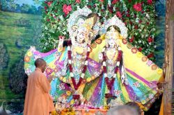 मुख्यमंत्री योगी ने पूजा-अर्चना कर श्रीकृष्ण जन्माष्टमी की दी बधाई, सनातन धर्म
के संरक्षण पर दिया जोर - image