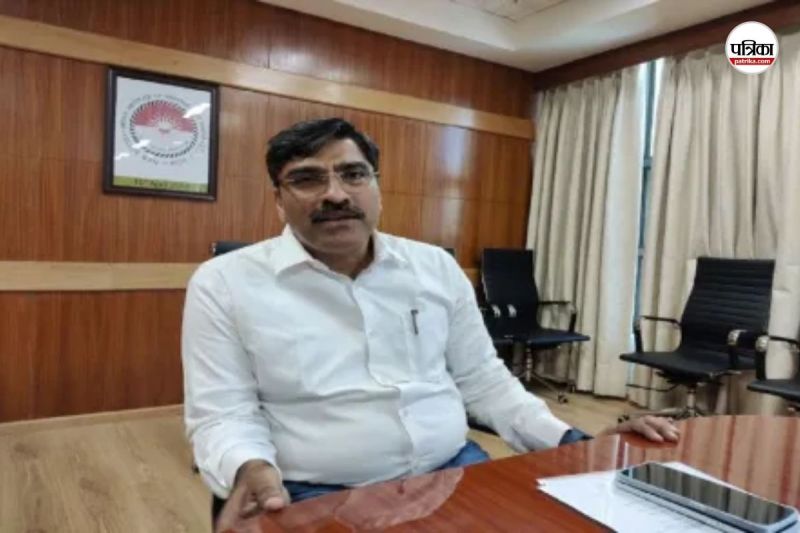 डायरेक्टर प्रो. रामकुमार काकानी ने दिया इस्तीफा (फोटो सोर्स- पत्रिका)