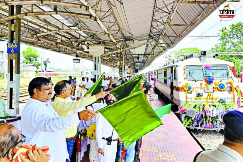 रायपुर-जबलपुर नई ट्रेन सेवा शुरू, दुर्ग स्टेशन में विधायक ने दिखाई हरी झंडी...(photo-patrika)