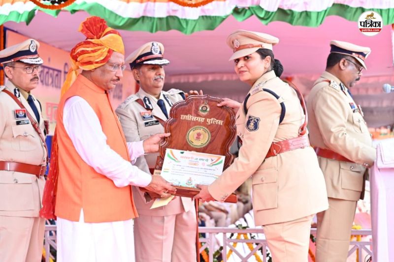 पुलिस पदकों से सम्मानित (फोटो सोर्स- पत्रिका)