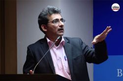 अमेरिकी टैरिफ बम से बचने के फेमस अर्थशास्त्री ने बताए थ्री-स्टेप प्लान, जानिए
कैसे बच सकता है भारत - image