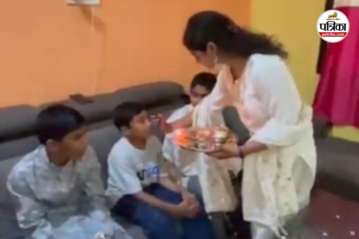 राजधानी में रक्षाबंधन का उल्लास, सुबह से बहनों ने शुरू किया राखी बांधने का
सिलसिला