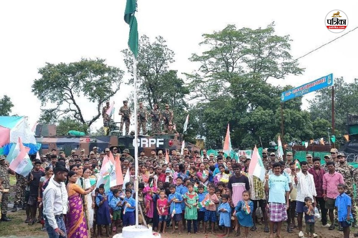 गांवों में तिरंगा शान से लहराया (फोटो सोर्स- DPR)