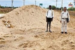 CG News: खनिज विभाग की बड़ी कार्रवाई, 165 घनमीटर अवैध रेत जब्त, 4 पर 2 लाख
जुर्माना - image
