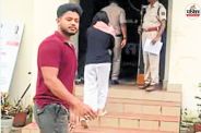 युवक गिरफ्तार (फोटो सोर्स- पत्रिका)