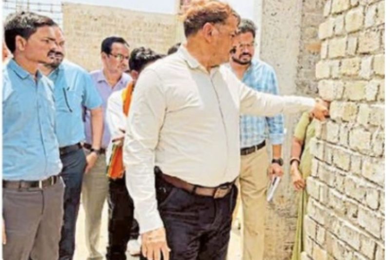 3.45 करोड़ की लागत से बन रहे महतारी सदन में गड़बड़ी(photo-patrika)