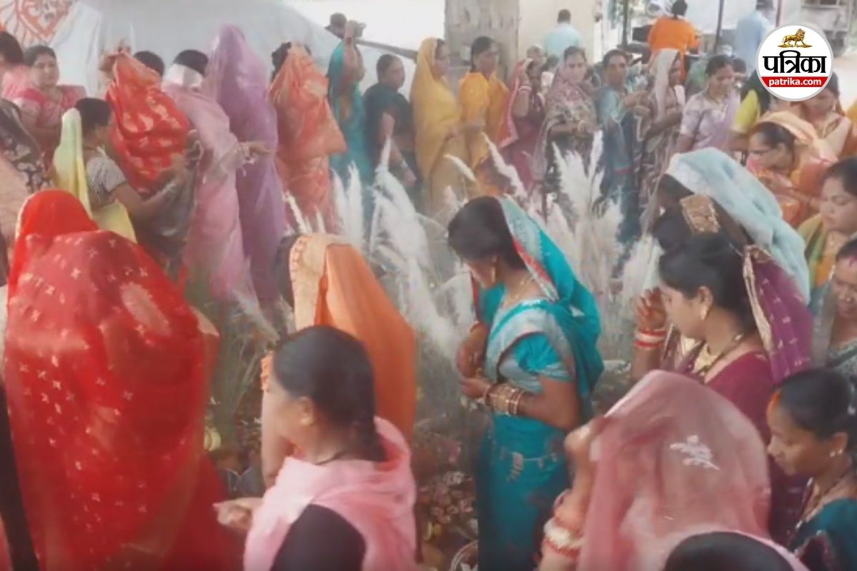 Halashsthi Festival: राजधानी में हलषष्ठी पर्व, पुत्र की लंबी उम्र के लिए उमड़ी महिलाओं की भीड़