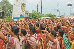 CG News: आंगनबाड़ी कार्यकर्ताओं ने घेरा कलेक्ट्रेट, मांग- तुरंत शासकीय कर्मचारी
घोषित करें… - image