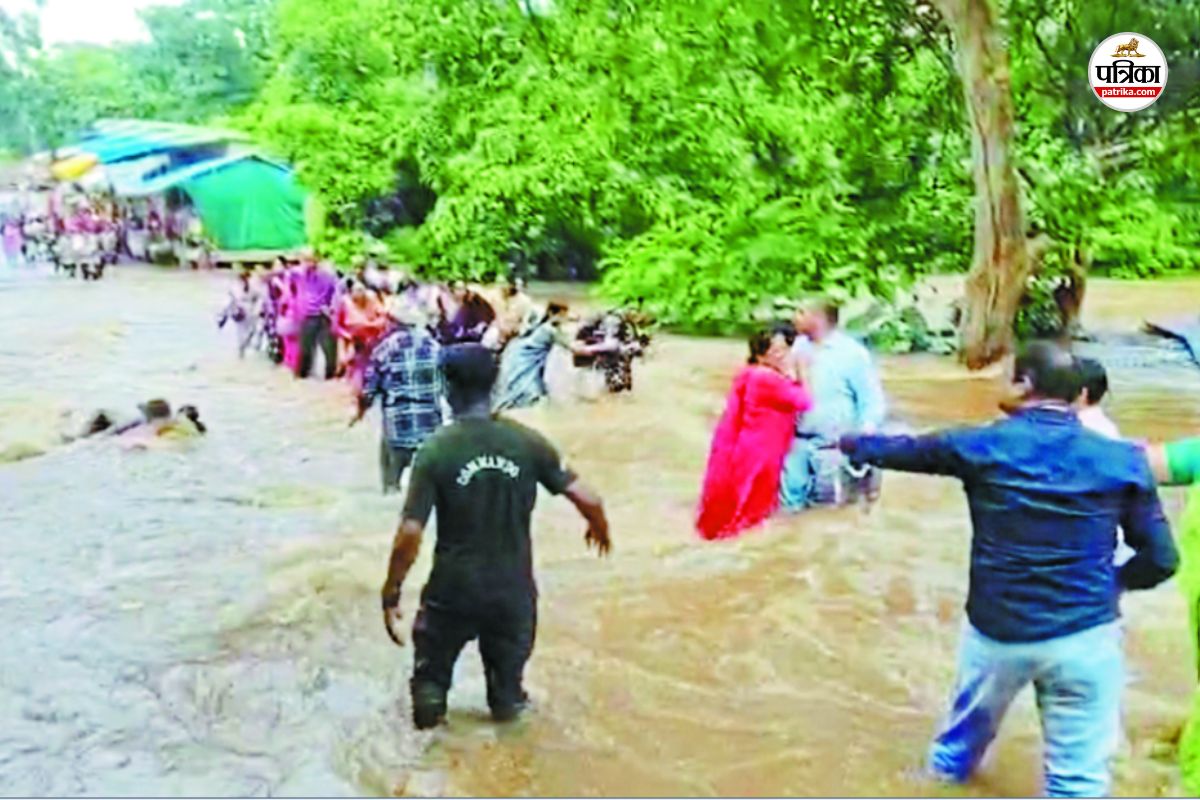 सियादेवी मंदिर नाले में हादसा (फोटो सोर्स- पत्रिका)