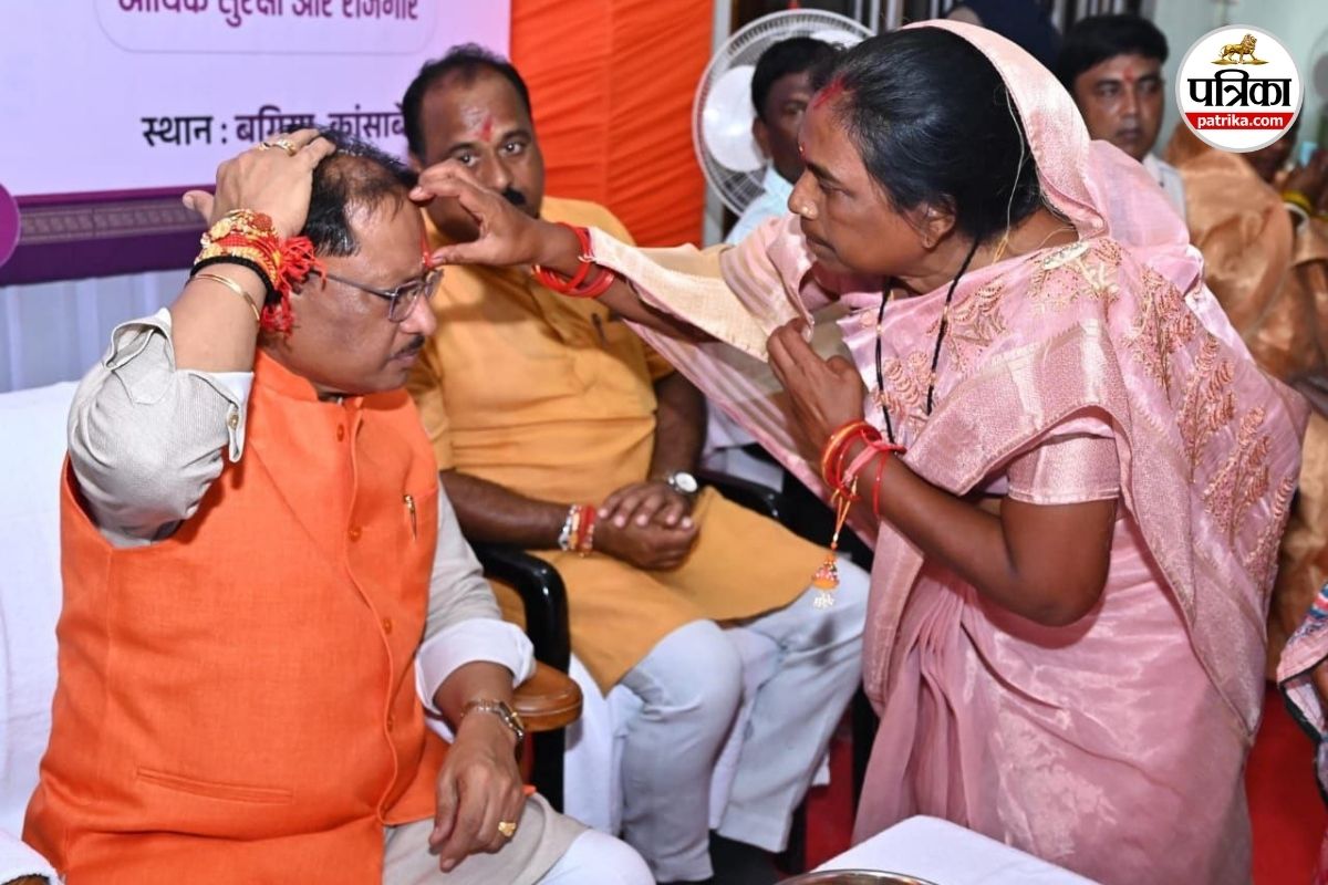 Chhattisgarh News: मुख्यमंत्री साय को जशपुर की बहनों ने बांधी राखी, योजनाओं के लिए जताया आभार
