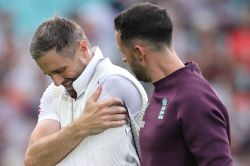 IND vs ENG 5th Test: पांचवें टेस्ट में इंग्लैंड पर टूटा पहाड़, सबसे प्रमुख
गेंदबाज ने बीच मैच में छोड़ा टीम का साथ - image