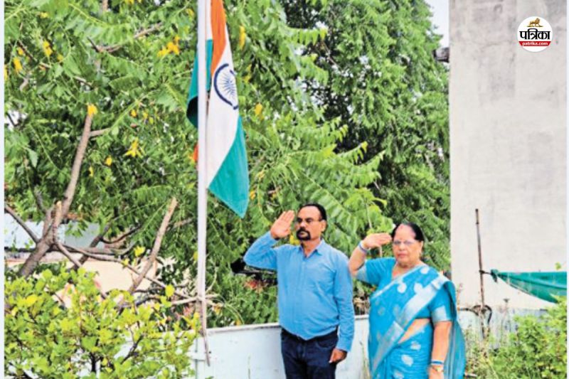 अनोखी देशभक्ति (फोटो सोर्स- पत्रिका)