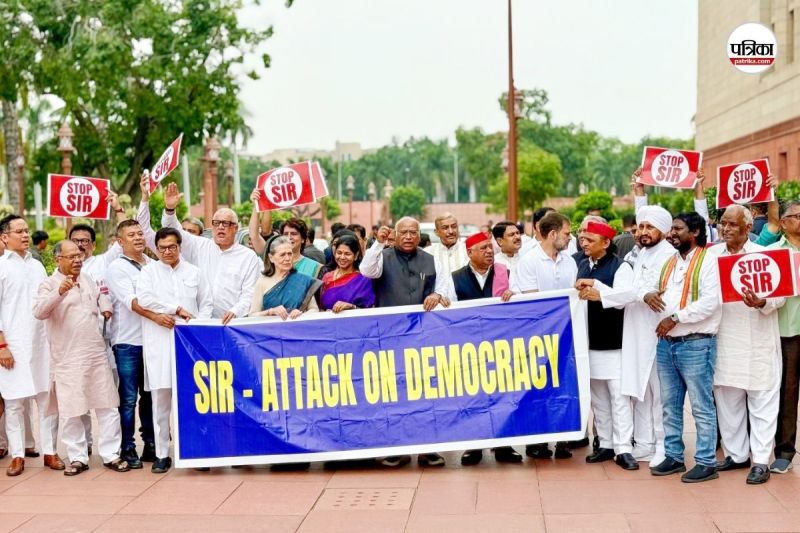 SIR के खिलाफ विरोध प्रदर्शन (IANS)