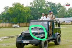 स्वतंत्रता दिवस के जश्न से पहले विवाद, कोरबा SP की गाड़ी में उल्टा तिरंगा, सोशल
मीडिया पर मचा बवाल - image