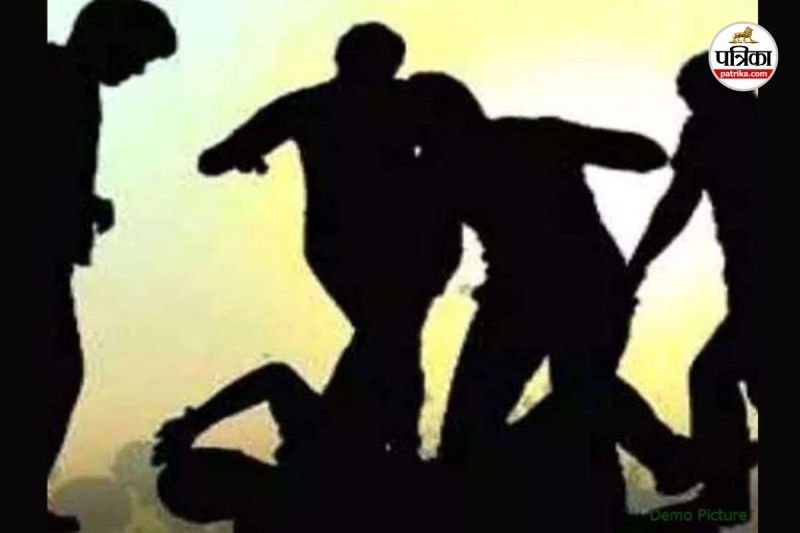 फार्म हाउस में चौकीदारी के साथ किया मारपीट (Photo source- Patrika)