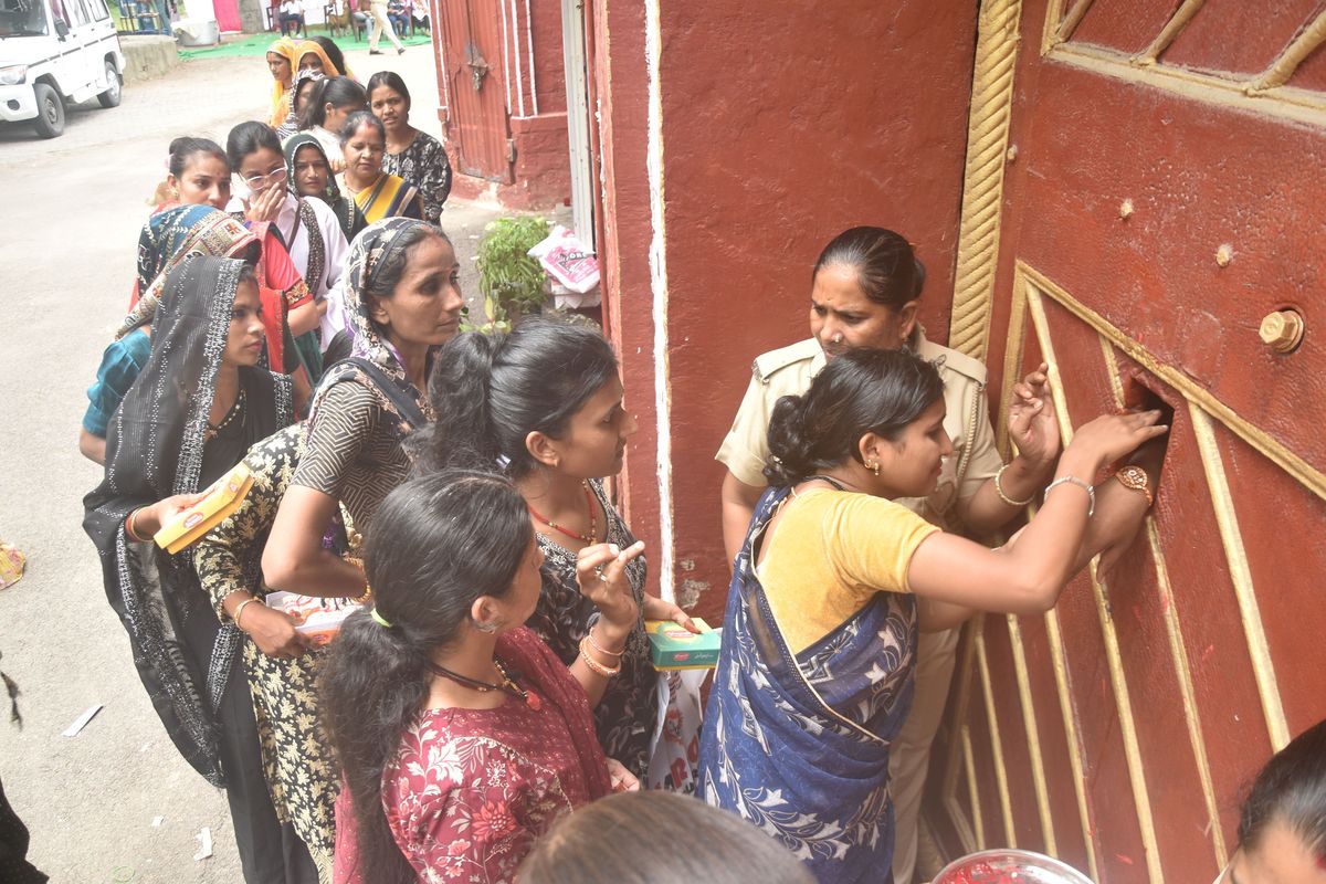 RakshaBhandhan:भैया भी है..मेरा बाबूल भी तू है..दोनों रिश्तों की लाज बचाना….