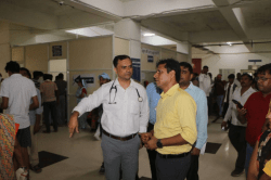 अस्पताल की हालत देखकर भड़के कलेक्टर, प्रबंधन बोला- बजट नहीं है सर…. - image