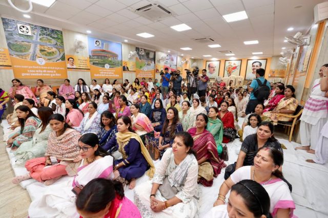 CM Rekha Gupta new slogan Beti Badhao Rashtriya Sevika Samiti Program in Delhi
