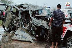 Rajasthan Road Accident: डीडवाना में भीषण सड़क हादसा, पुष्कर दर्शन को जा रहे 4
लोगों की दर्दनाक मौत; SUV के उड़े परखच्चे - image